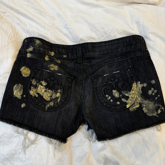 Siwy Camilla Cut-Off Shorts from Miley Cyrus Party in the USA music video - Picture 4 of 9